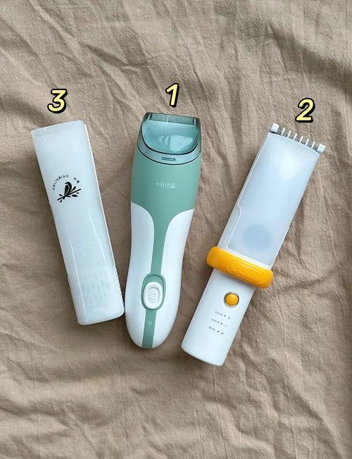 新手妈妈家用宝宝理发工具摆放图