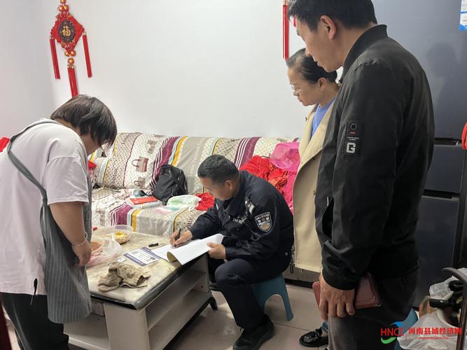 邻里噪音纠纷上门协商现场场景