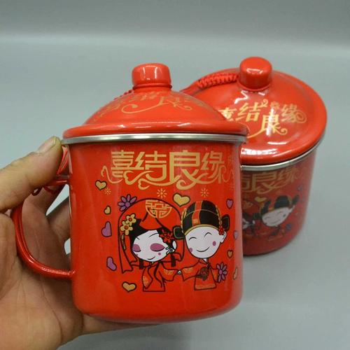 中国传统婚庆喜杯大红搪瓷缸子摆放场景