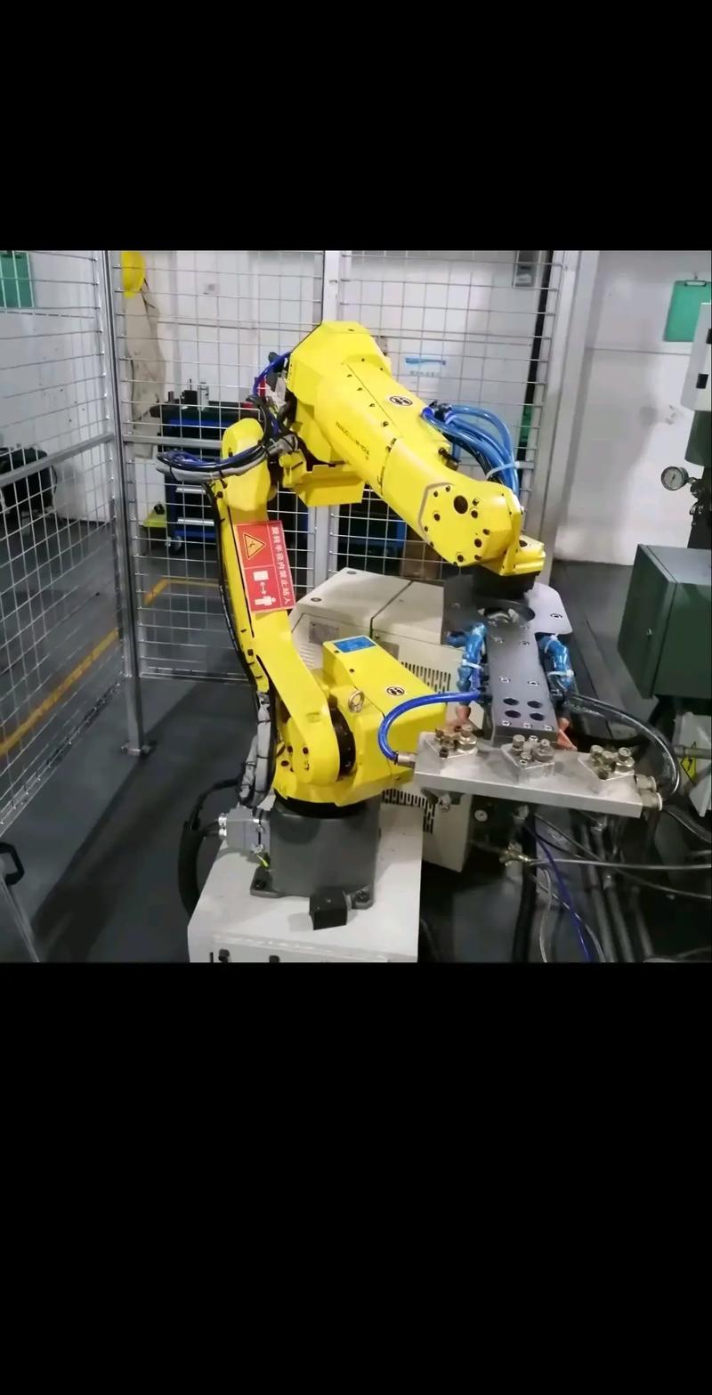 发那科黄色工业机器人汽车产线