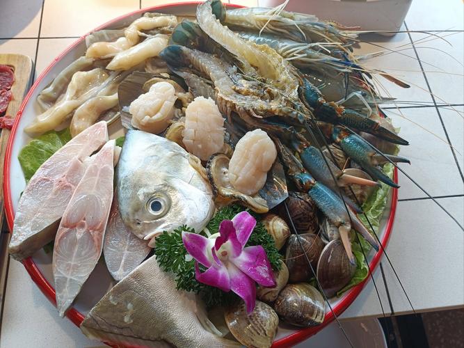 海南糟粕醋火锅海鲜拼盘