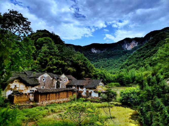 湖北南漳薛坪镇深山农家院风景