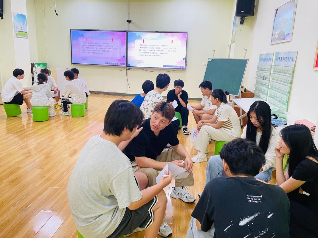 生涯规划师带领中学生做团体辅导活动