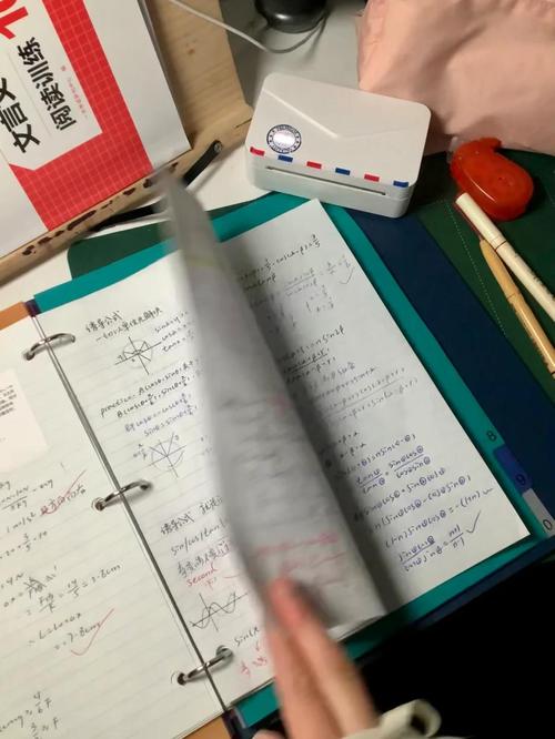 学生书桌乱涂学习计划的草稿纸