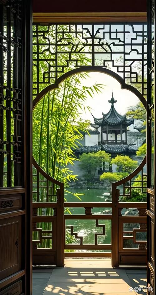 扬州个园粉墙竹影方窗借景