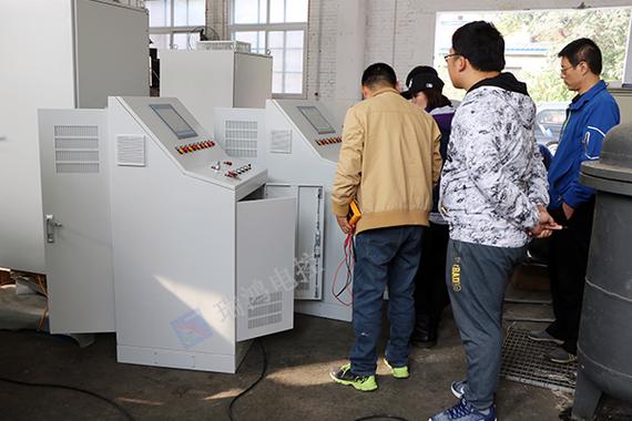 造粒机生产线安装现场工程师调试控制柜