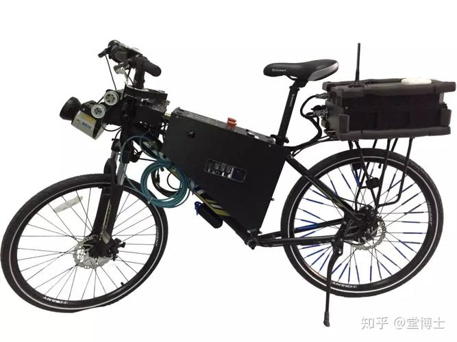 清华天机芯搭载的无人自行车实验场景图