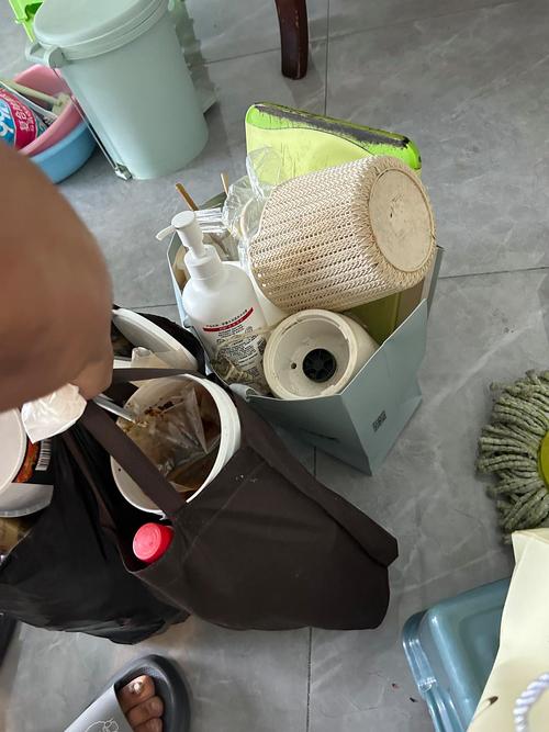 旧牙刷清理脚踏垃圾桶转轴宠物毛发实拍