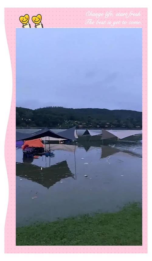 户外露营临江边低洼营地积水实拍