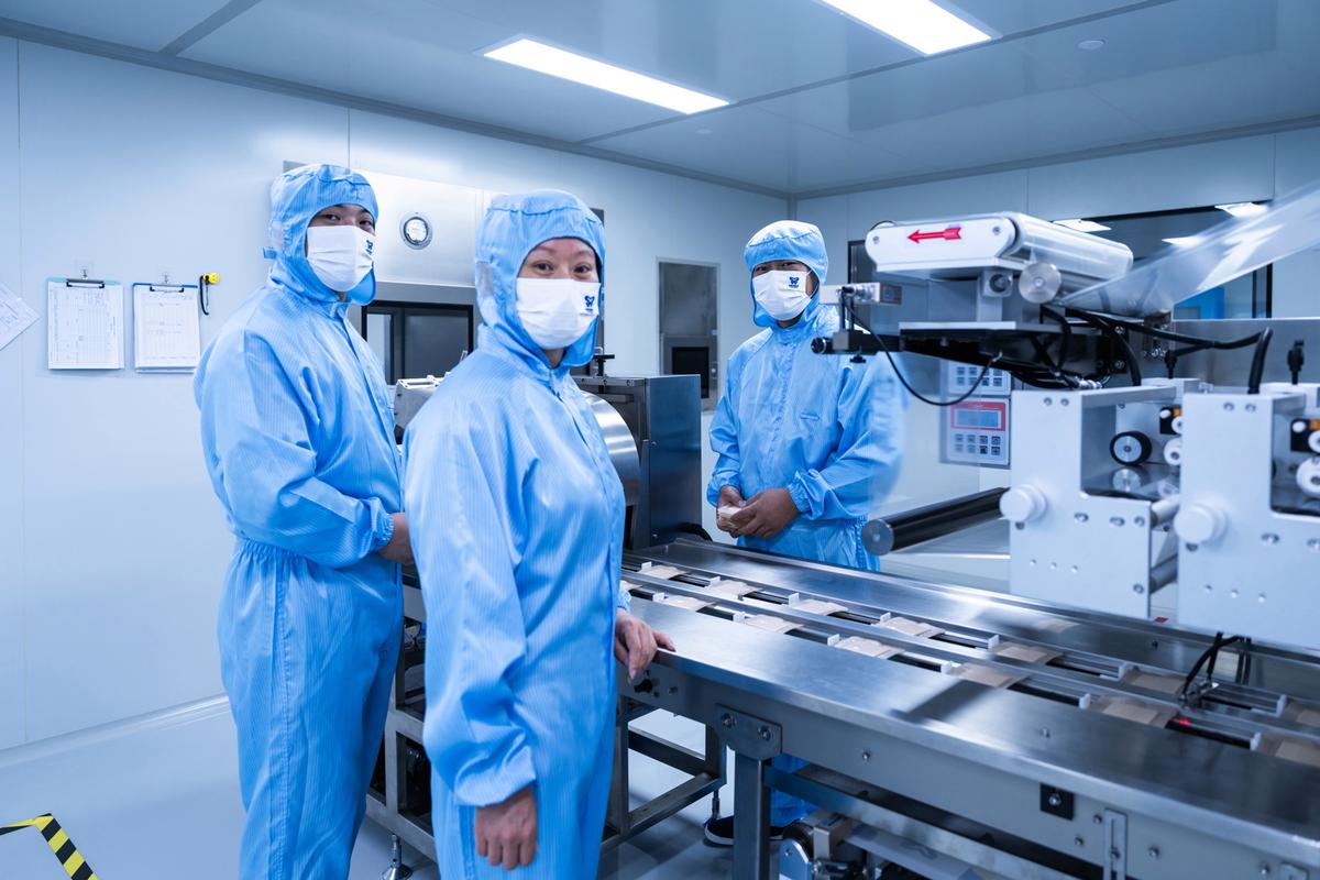 工厂洁净车间生产医用磁力架实拍