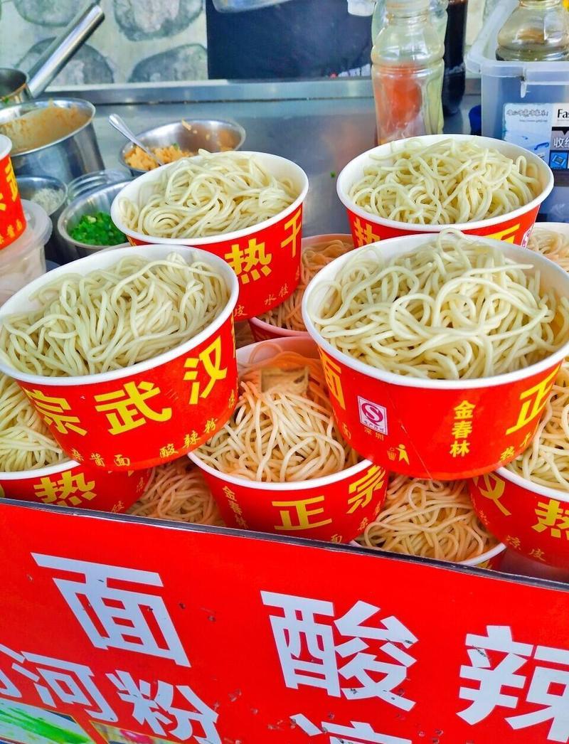 武汉江汉路水塔巷口热干面摊子