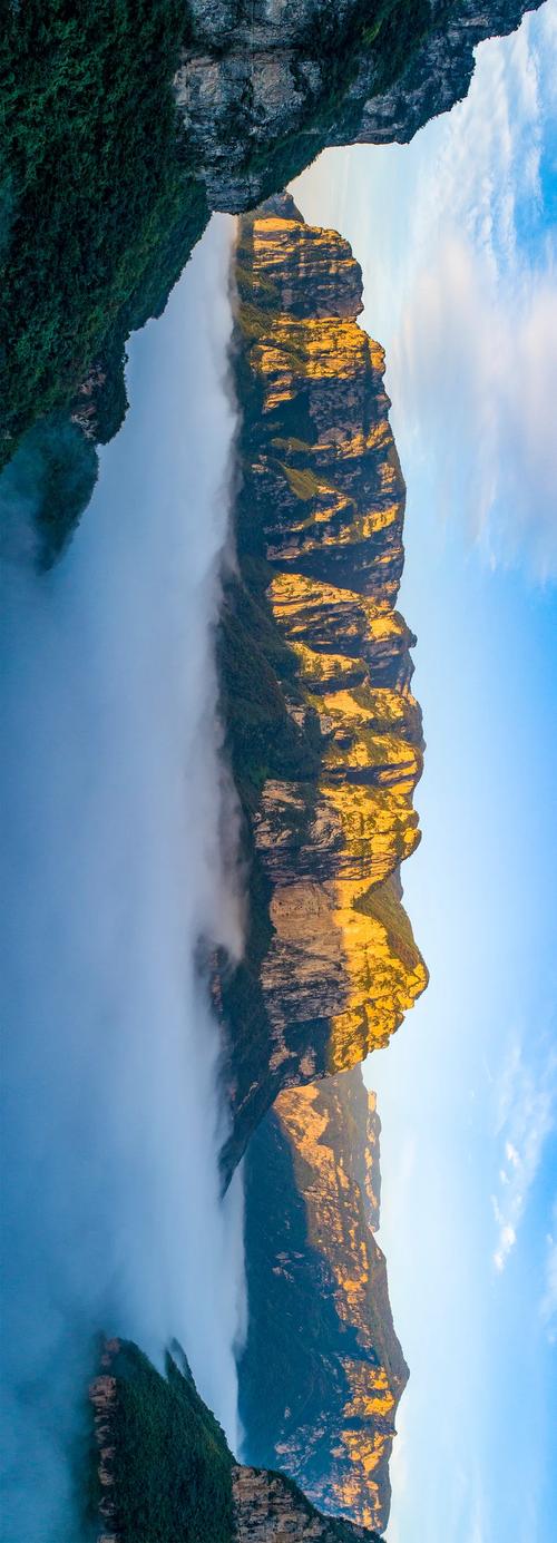 南漳云台山水库山顶俯瞰全景