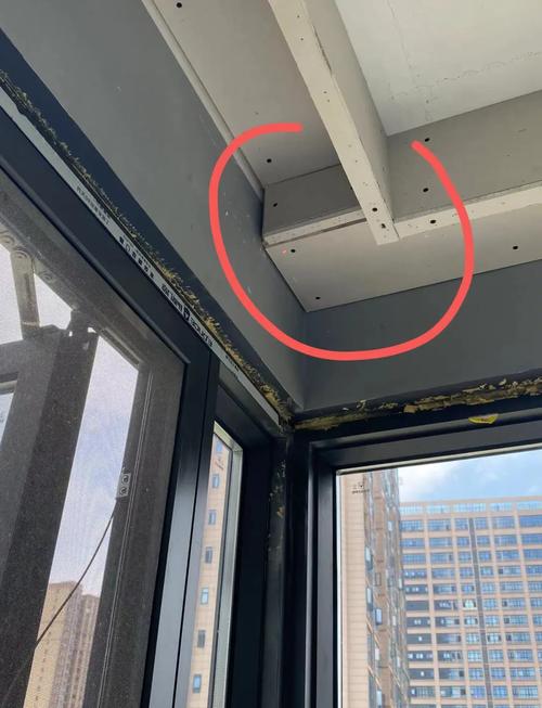 硬装未封板吊顶预留窗帘盒施工现场