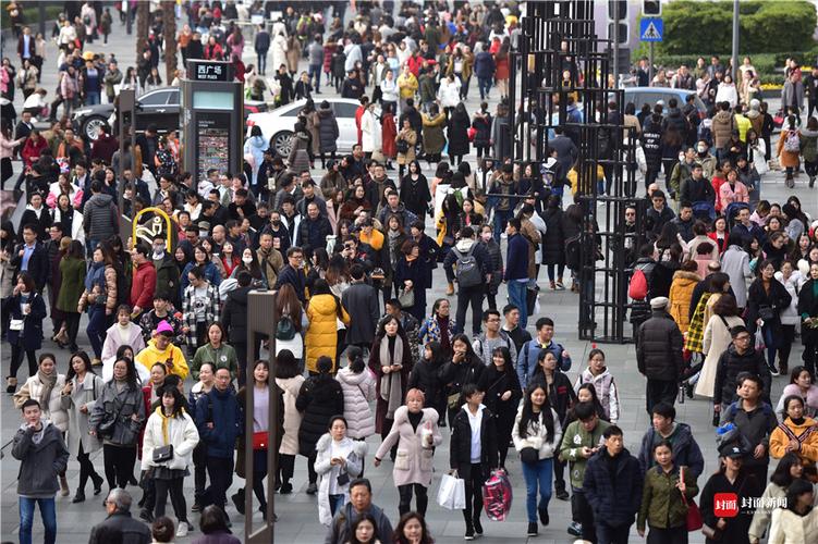 街头新闻摄影拍摄路人现场
