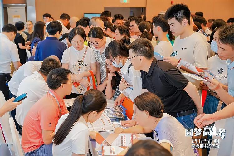 高考志愿填报使用人才测评咨询现场