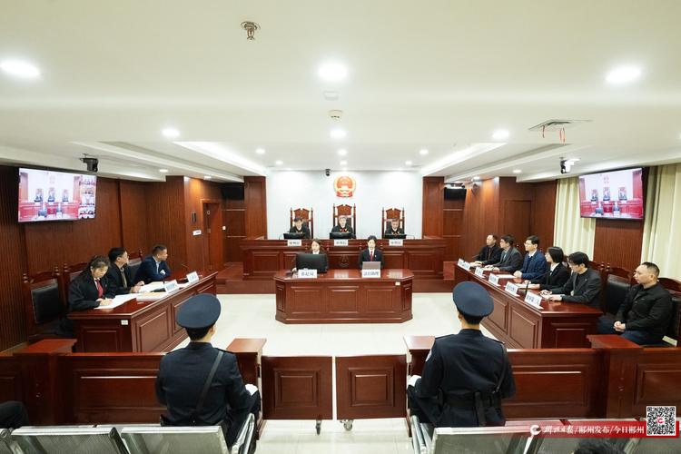 中级人民法院 行政审判庭 原告席