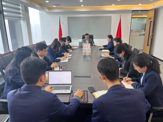 北京友恒律师事务所律师团队讨论案件场景