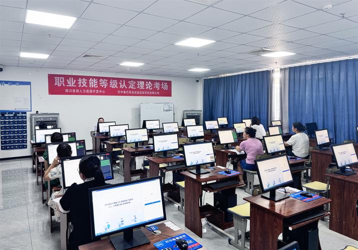 学生参加职业技能等级考试现场