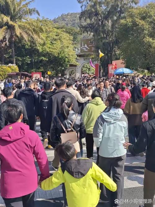 节假日鼓浪屿核心游览区人挤人实拍图