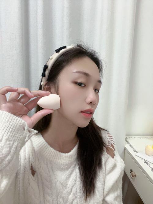 美妆博主底妆手法湿海绵蛋上妆
