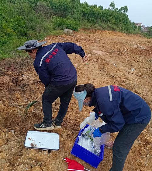 江苏废弃农药厂污染地块人工采样作业现场