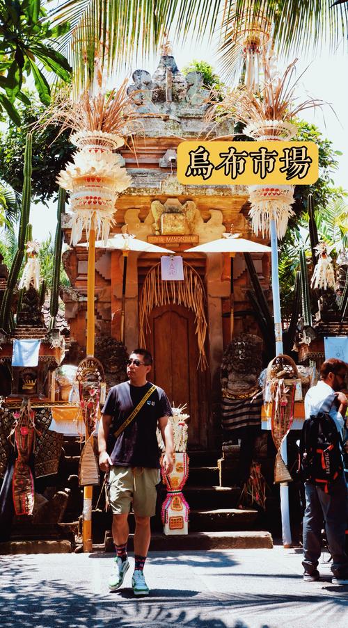 巴厘岛乌布传统市场木雕摊位实拍