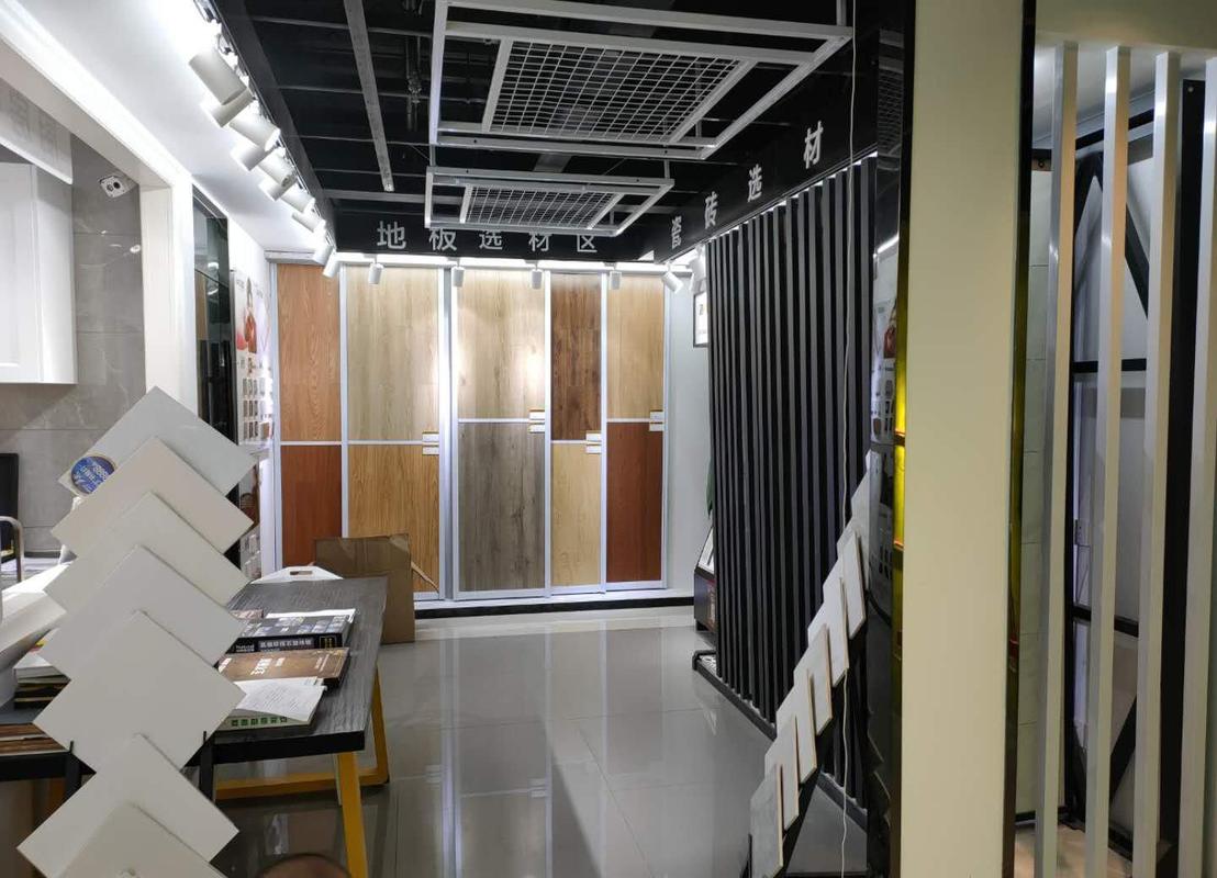 建材市场板材区商家展示样品实拍