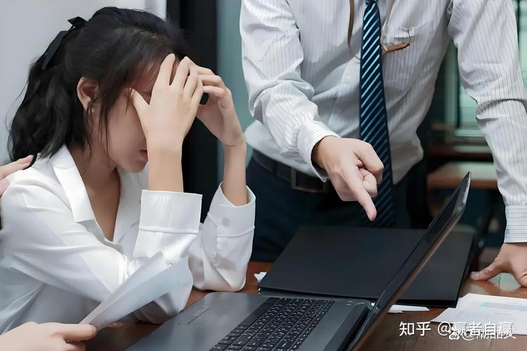 压力面试中面试官咄咄逼人场景