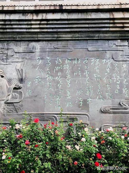 武汉黄鹤楼顶层崔颢题诗石刻壁