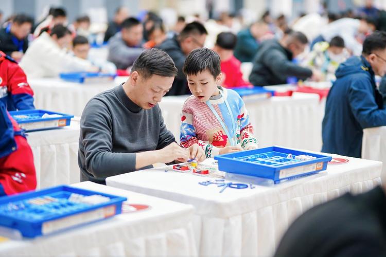 工业企业爸爸训练营亲子互动活动现场