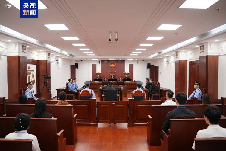 行政法庭审判现场照片