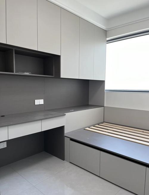 小户型卧室翻床书桌组合实景