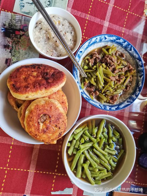 南漳武安镇渠边农家院漳河小野鱼贴玉米饼餐食
