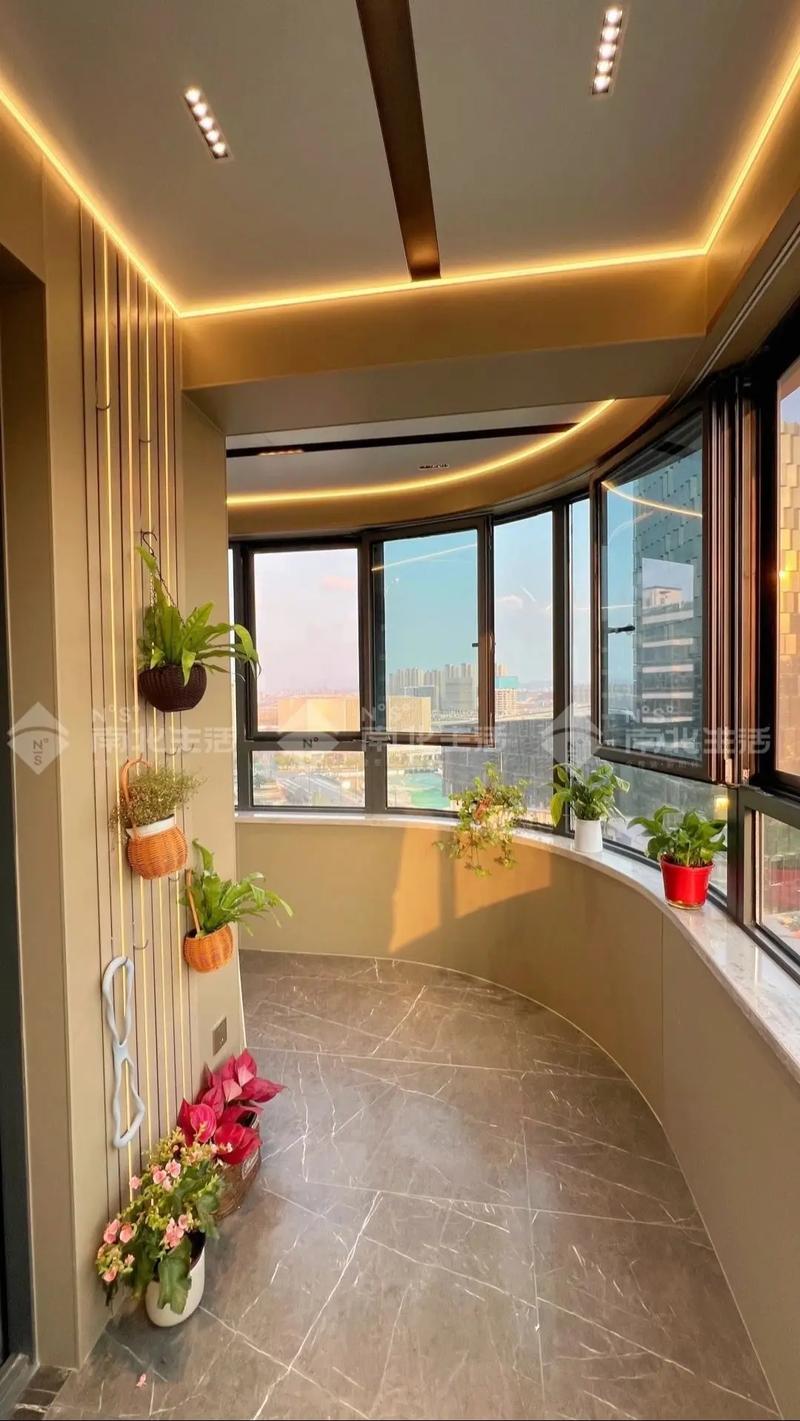 异形户型弧形阳台改造休闲区实景