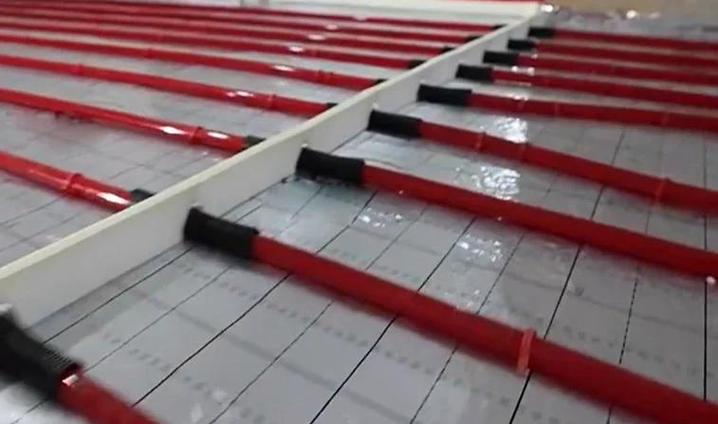 地暖地板墙边伸缩缝预留现场图