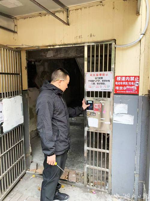 杭州小区损坏未维修的单元电磁门禁
