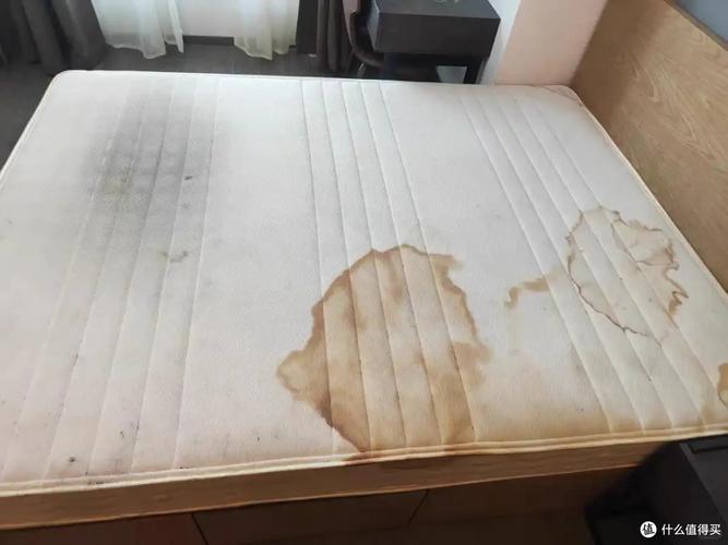 60度热水浸泡后变黄的床垫外罩