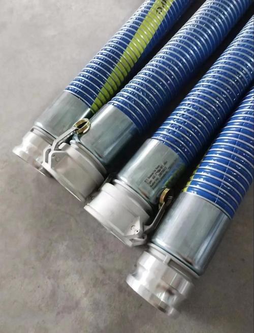不同材质工业软管截面特写对比