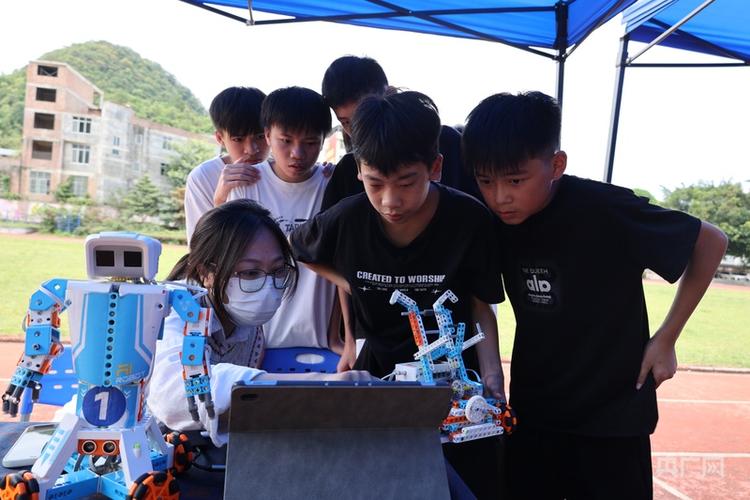 小学信息科技课堂项目式学习机器人编程