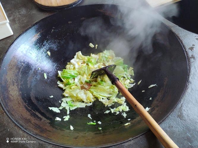 炒青菜冒烟锅气