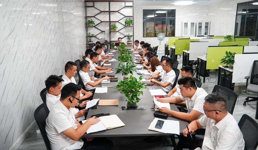 增长团队每日15分钟站会白板记录实拍
