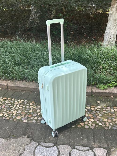 空行李箱
