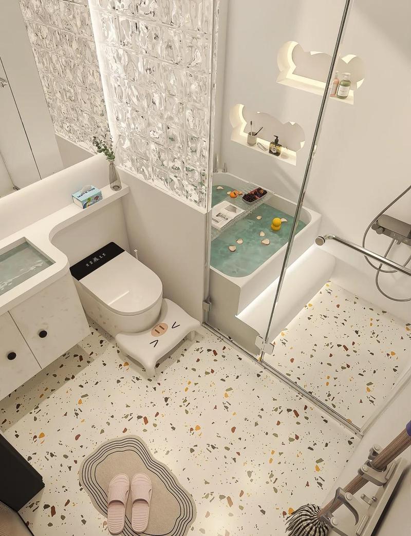 小户型卫生间迷你浴缸实景