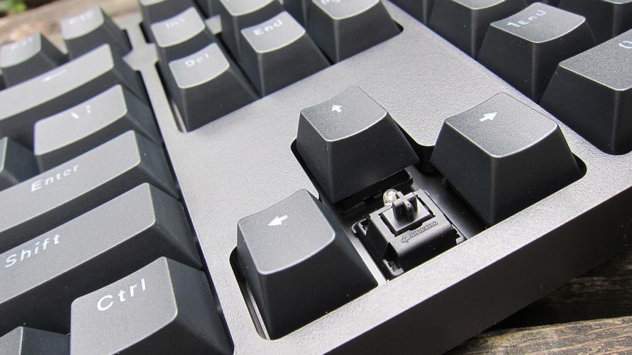机械键盘光轴与樱桃轴内部结构对比图
