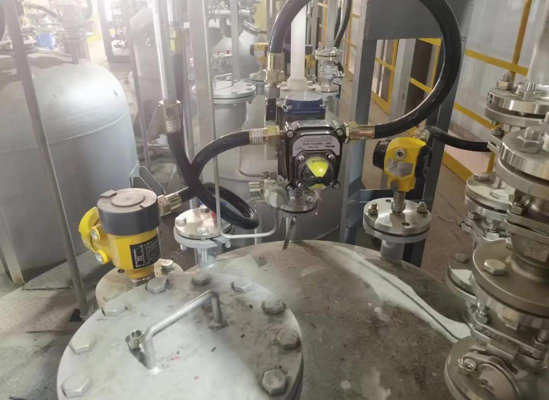 工业气动系统压力流量传感器安装
