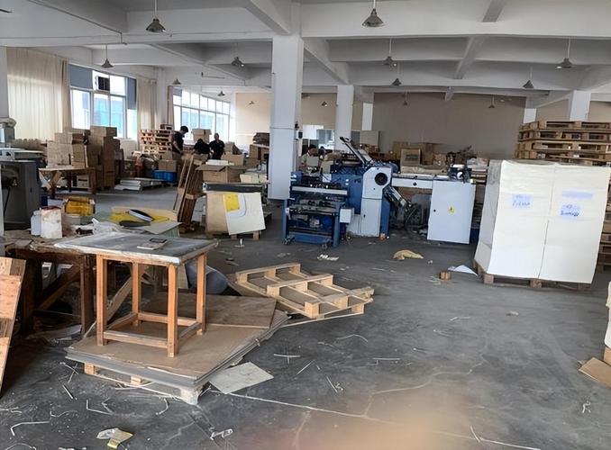 中小机加工厂不合理布局现场实拍图