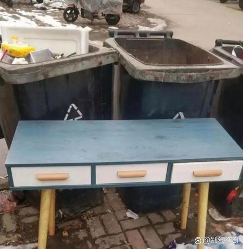 别信“大厂”“老牌”,看他们技术部的桌子和垃圾桶