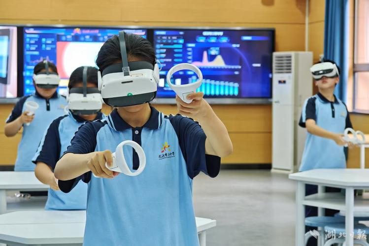 学生使用VR设备进行历史沉浸式学习