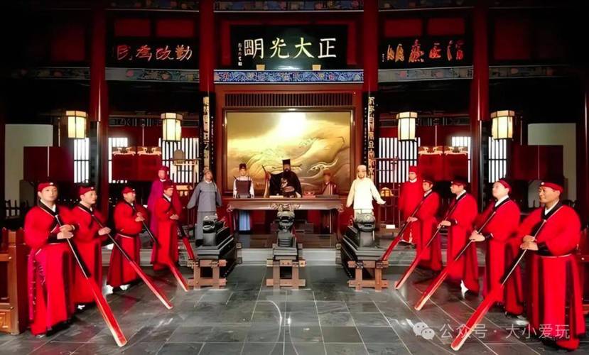 古代中国县衙审案情景与西方律师辩护历史对比图