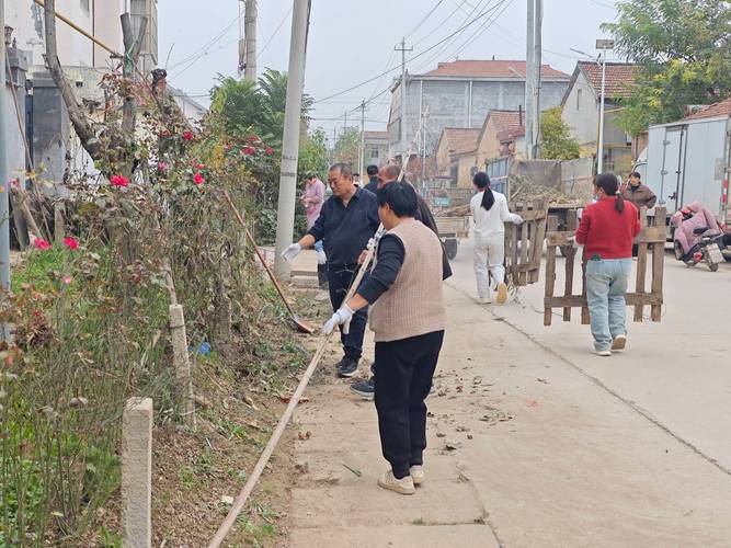 南漳武安镇武安渠旁老石板路居民日常场景